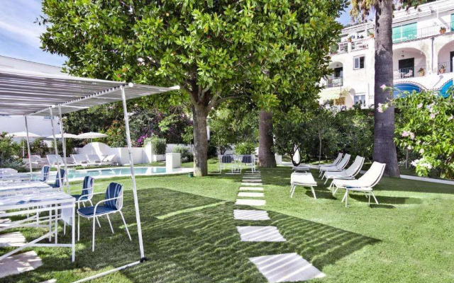 Pazziella Garden & Suites