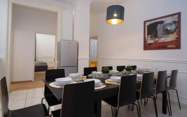 BEST located, 150 m2 5 bedrooms apt.,