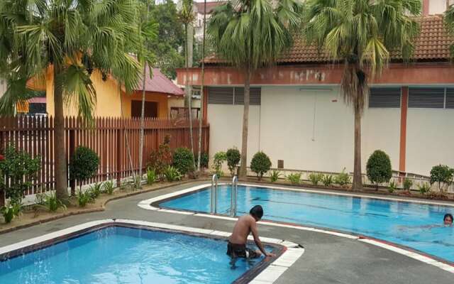 Anjung Apartment 3BR 8