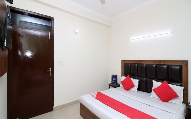 OYO 24958 Hotel Dayal