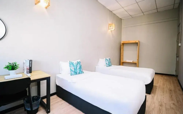 Swing & Pillows at 87 Chulia St