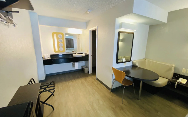 Motel 6 Boerne, TX