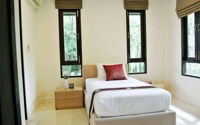 Phuket Ratchamaka Pool Villa