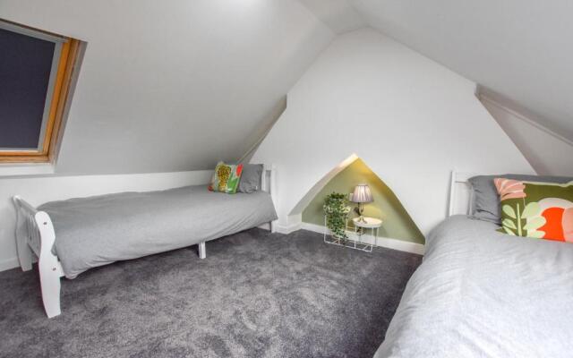 Impeccable 4-bed Home Close to City Centre