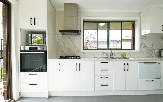 Maroondah 3BR Brick House