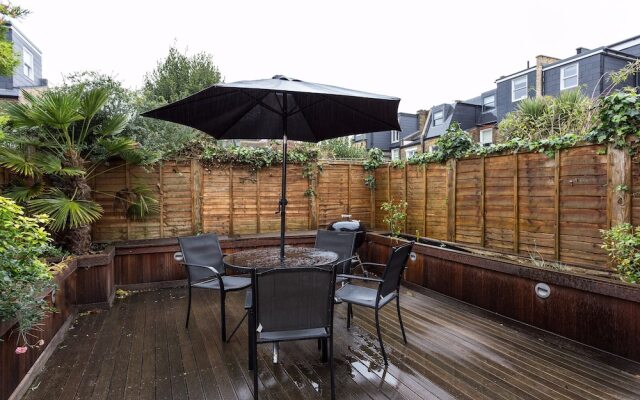 2 Bedroom Garden Apartment near Wimbledon