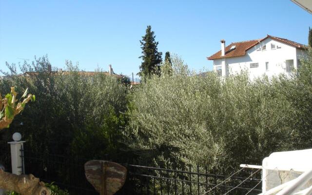 3 BDS-5min. walk to the BEACH