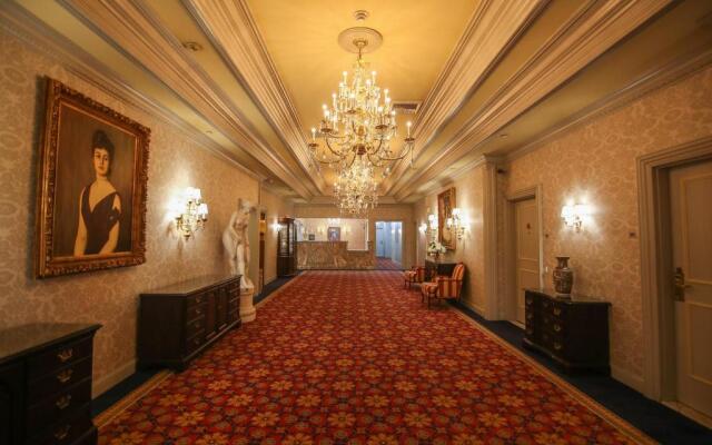 Bristol Hotel, Boutique Collection