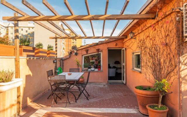 Trastevere Romantic Terraced Apartment