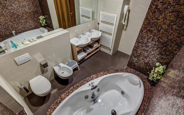 Hotel Capital