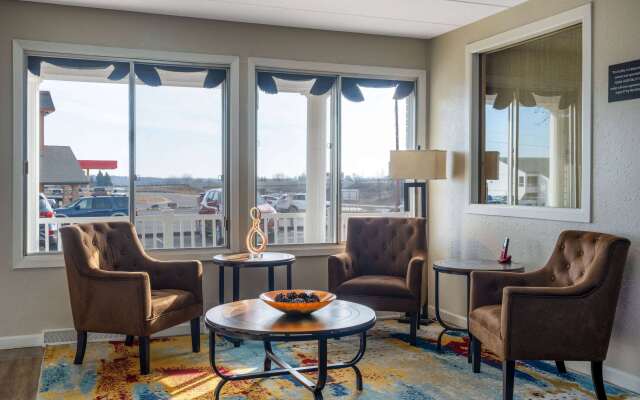 Super 8 by Wyndham Owatonna