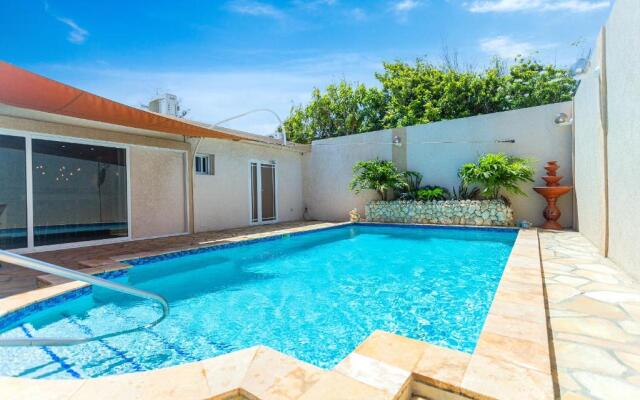 Large Villa With View! Private Pool Free Utilities!