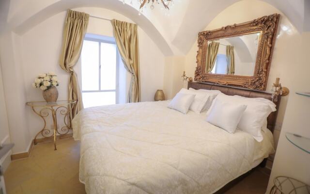 Western Wall Luxury House