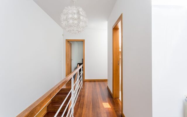 JOIVY Sleek House W/Balcony & 2 Terraces In Porto
