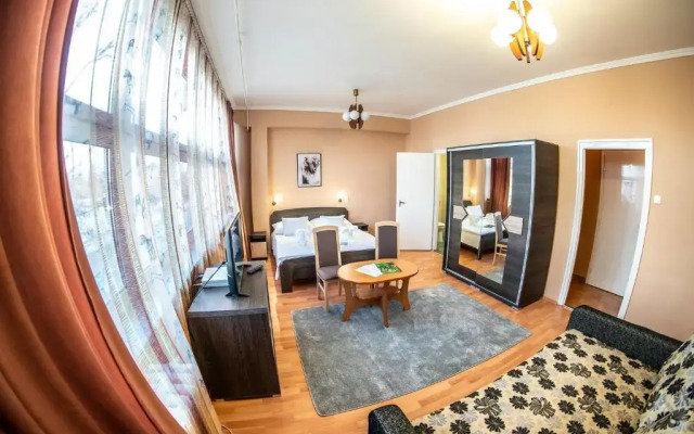 Hotel Dzsungel