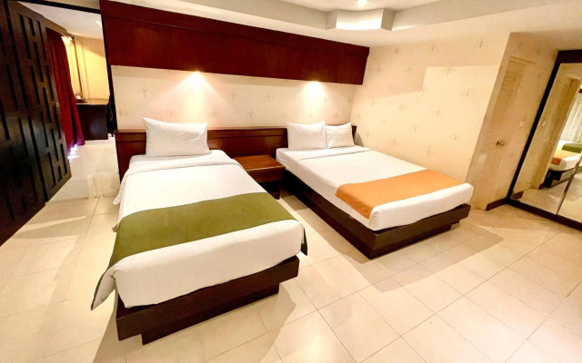 Отель Rayaburi Hotel Patong