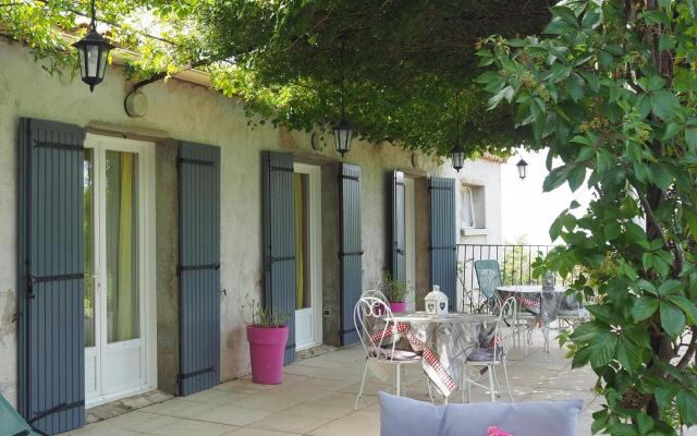 Provencal holiday home with private garden, Bédoin