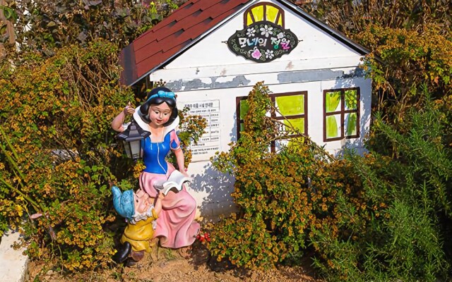 Geoje Monet's Garden Pension