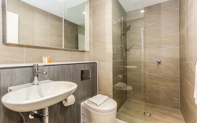 New Bright Apartment In Waterloo