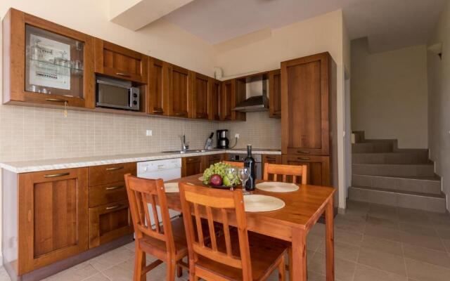 Villa Botzi-The house on the hill