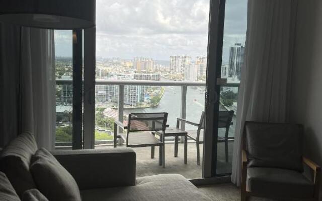 23rd floor Luxury & Spacious BeachWalk Resort Apartment with Amazing View