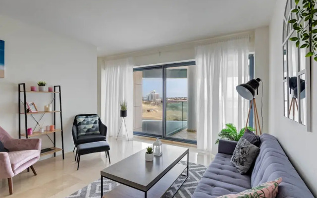 Beach Front Dream Suite & Pool