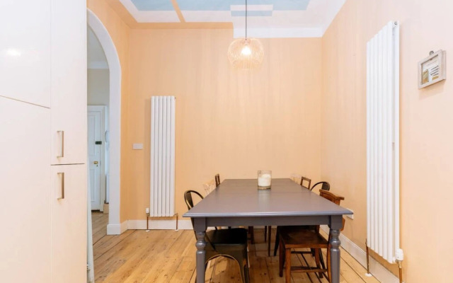 Bright and Cosy 2 Bedroom Flat in Trendy Leith