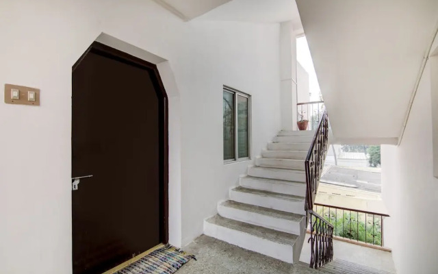 OYO 24044 Appledoor Service Apartment