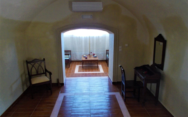 Loukas Kontos Traditional House