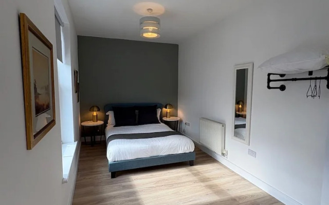 2 x bed city apartment with parking