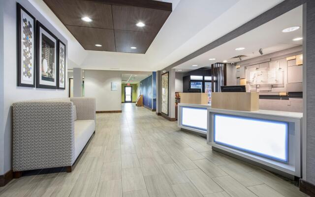 Holiday Inn Express Kansas City - at the Legends