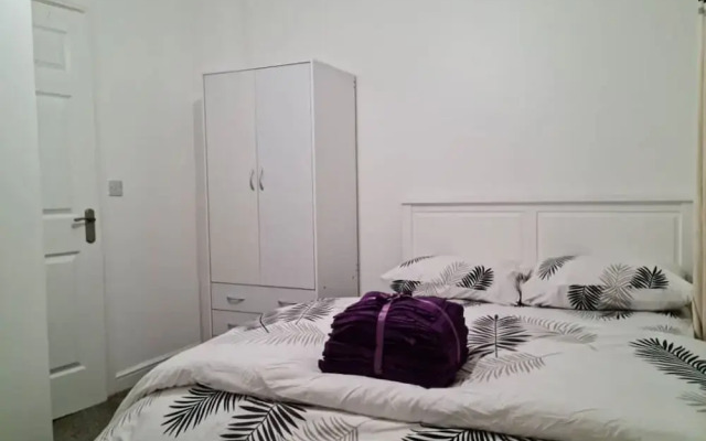 Impeccable 4-bed House Near Manchester City Centre