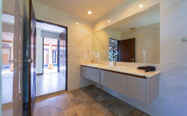 Luxury 5 Bedroom Villa nr to Beach - SRS