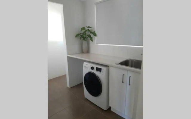 Tourist Road - 2 Bedroom Unit - WiFi