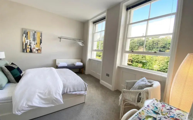 Spacious 2BD Flat With Stunning Views Folkestone