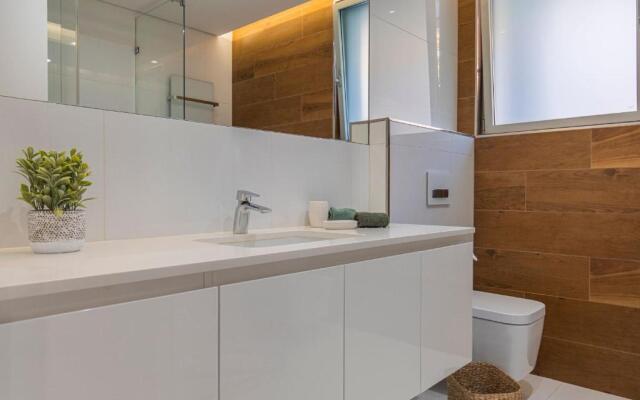 Touch of Class 2BDR Apartment by LovelyStay