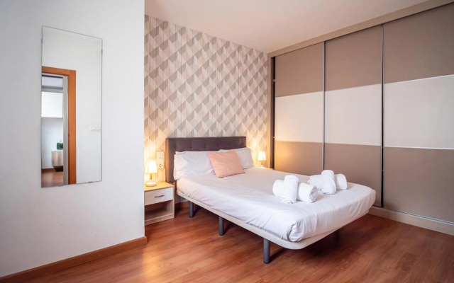 FAMILY FLAT CLOSE to the CENTER