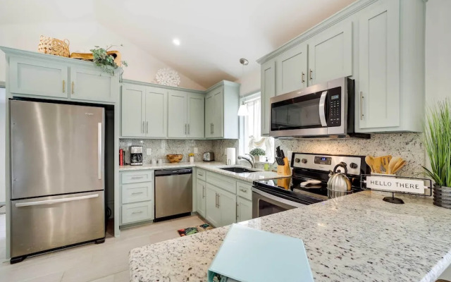 Tulsa Vacation Home ~ 3 Mi to Downtown