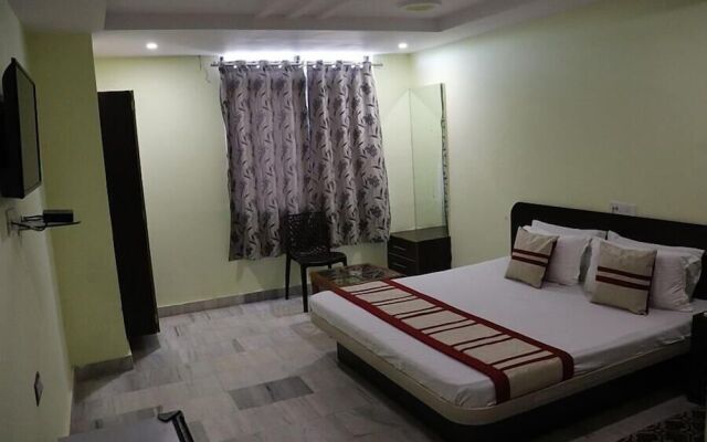 Hotel Raj International