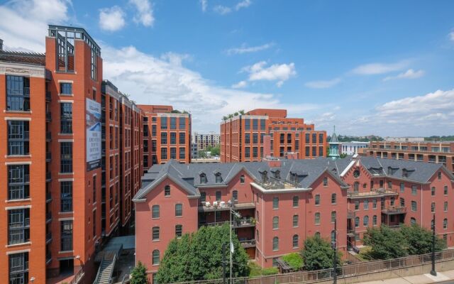 Global Luxury Suites near Union Station