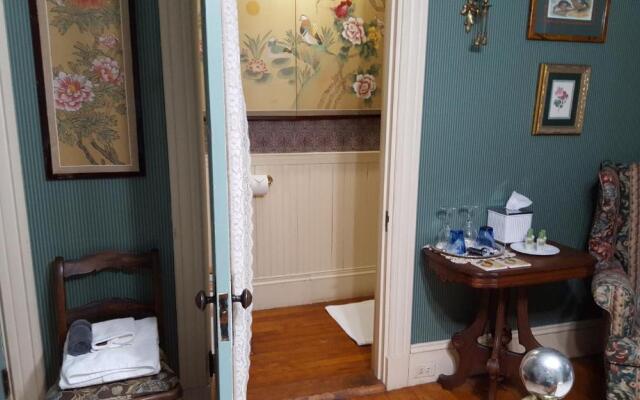 Holidae House Bed & Breakfast