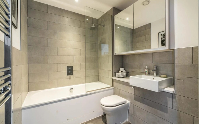 Contemporary 2BD Flat With Balcony - Hackney Downs