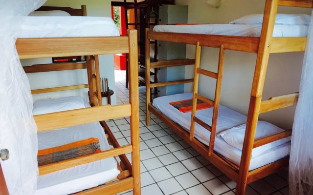 Novos Baianos Hostel e Suites