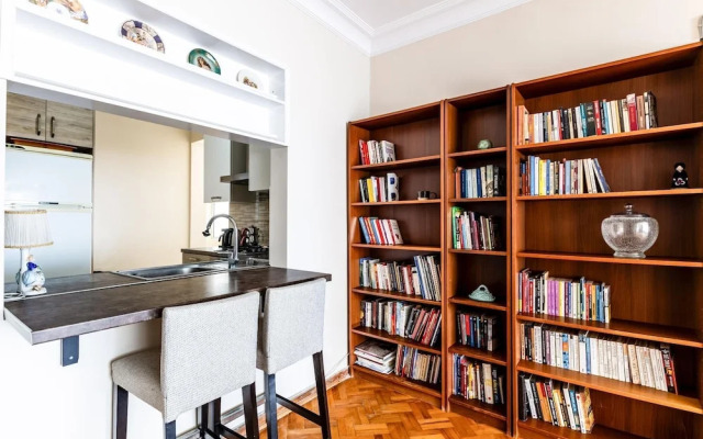 Spacious Flat w Balcony 3 min to Kadikoy Square