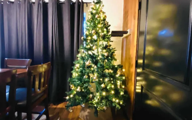 Backway Hideaway Close to the Village!