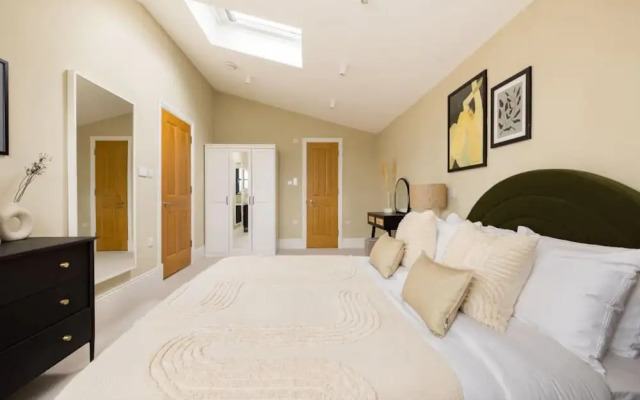 The Tooting Hideout - Dazzling 3bdr Flat With Balcony