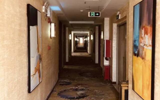 Holiday Hotel