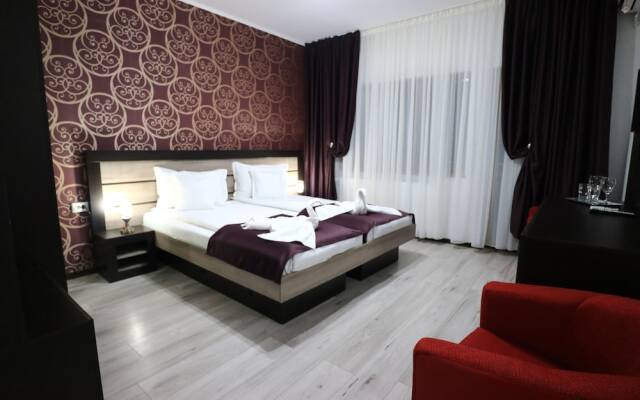 Riverside Hotel