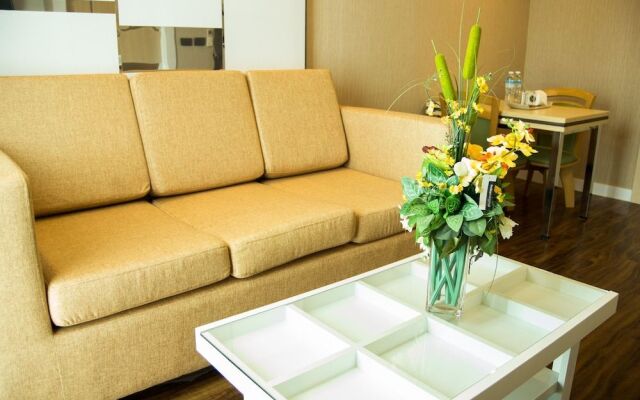 The Near Residence - Sriracha