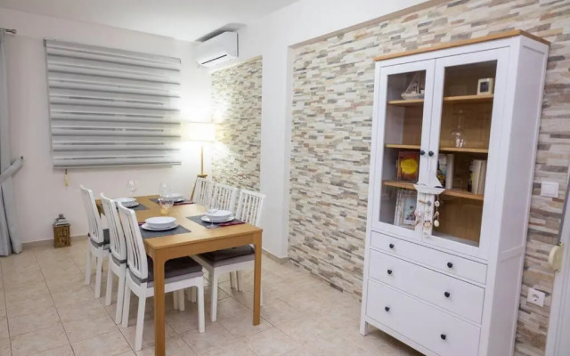 Modern 2bedroom flat with spacious balcony 2